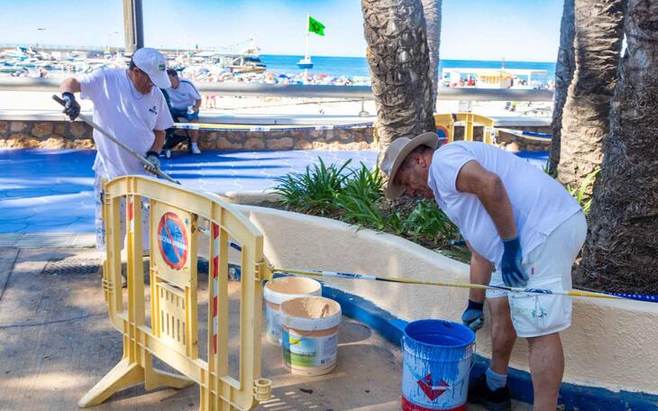 Benidorm ejecuta trabajos de adecentamiento y mejora de las zonas más visitadas de cara al inicio de la temporada estival 