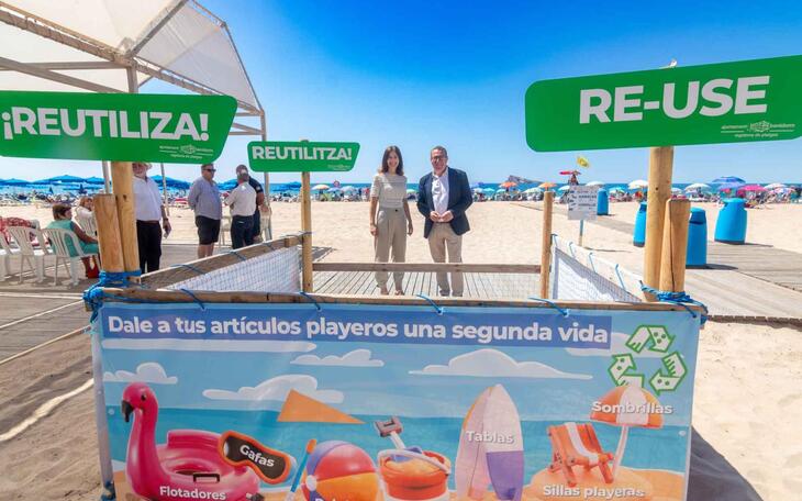 Benidorm instala en la playa de Levante el primer punto para dar una nueva vida a los artículos playeros de los turistas