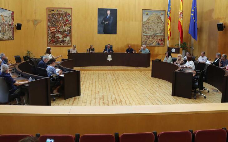 El Ayuntamiento comparte con el Consejo Vecinal la hoja de ruta marcada por los técnicos que se seguirá tras la sentencia sobre Serra Gelada