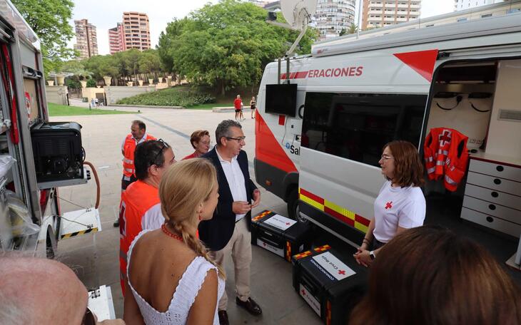 Nueva ambulancia y material de emergencia
