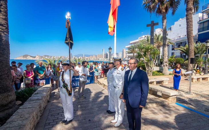 Benidorm rinde un sentido homenaje a los Caídos en la Mar y al Arma Submarina