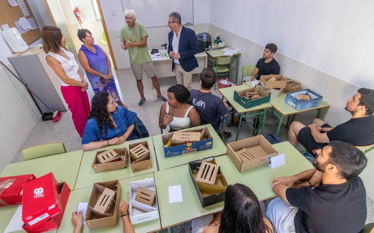Veinte jóvenes se forman en jardinería y educación ambiental con el programa ‘T’Avalem Benidorm Sostenible’