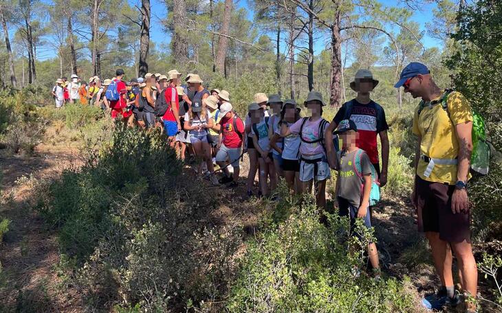 Medio centenar de niños y jóvenes de Benidorm apuran los últimos días del campamento de verano organizado por Juventud