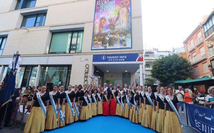 Benidorm celebra el día de su patrón y presenta el cartel anunciador de las Festes Majors Patronals 2024, obra del diseñador Miquel Benítez 