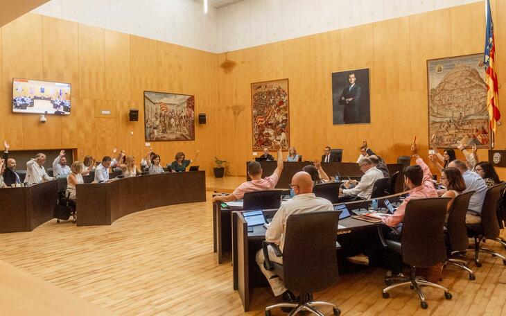 Benidorm aprueba el Plan de Señalización Direccional de la ciudad para garantizar la uniformidad y continuidad de la misma