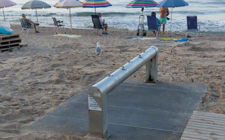 Playas concluye la sustitución de los dos lavapiés de Poniente averiados tras el temporal de octubre