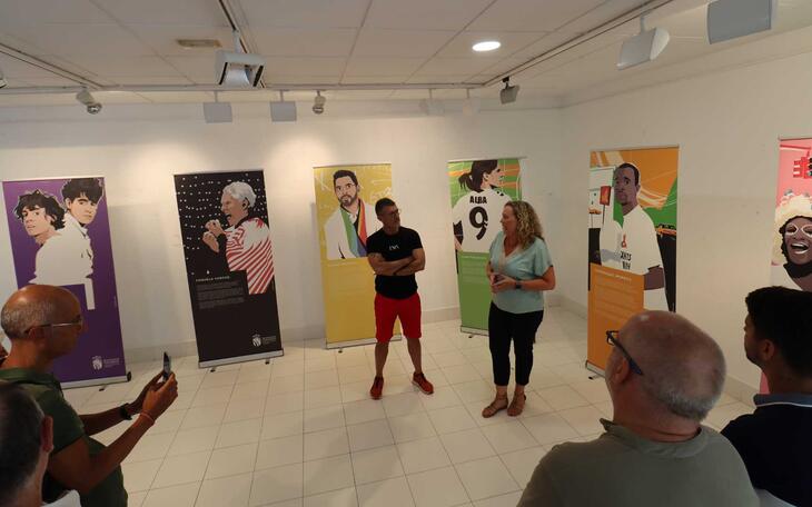La exposición ‘Voices’ de Javier Navarrete sobre referentes LGTBI inicia los actos del Benidorm Pride