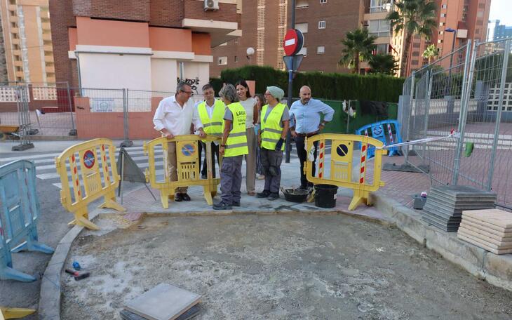 El Taller de Empleo Benidorm XII realiza obras de mejora de la accesibilidad y movilidad en la calle Invierno  