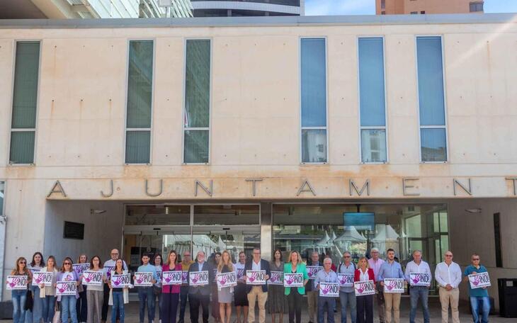 Benidorm expresa su condena por el último crimen machista cometido en La Mojonera (Almería)