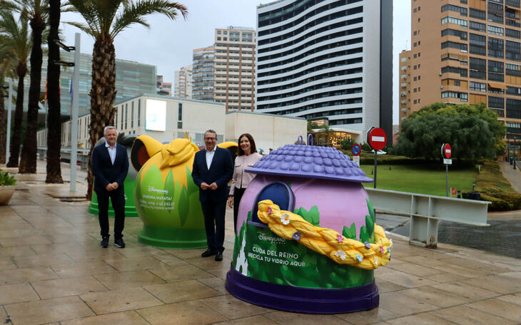 La magia del reciclaje de vidrio toma las calles de Benidorm con iglús de Ecovidrio tematizados por Disneyland Paris