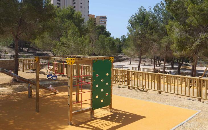Benidorm invierte 75.000 en la creación de una nueva zona de juegos infantiles en El Moralet 