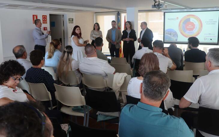 Una delegación de alcaldes y empresarios rumanos se interesan en Benidorm por los proyectos de turismo sostenible 