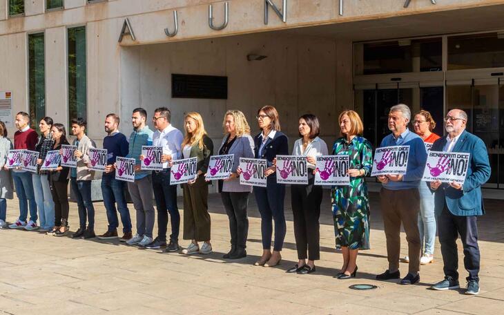 Benidorm expresa su condena por el último crimen machista confirmado de una mujer en Tarragona en el año 2022