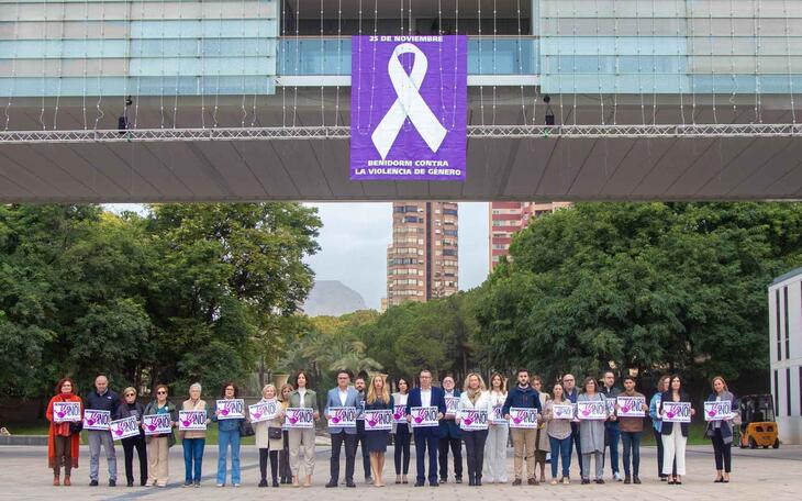 Benidorm reitera su compromiso para erradicar la violencia contra las mujeres 