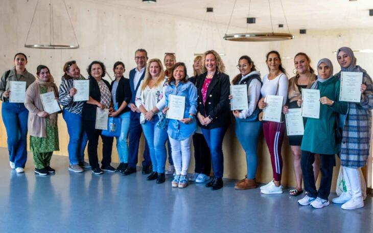 Una veintena de mujeres completan los cursos de inserción laboral de auxiliar de ayuda a domicilio y de técnico de uñas