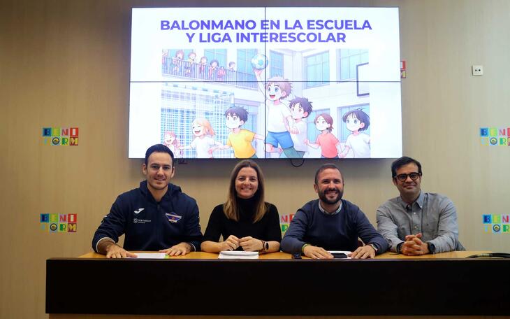 El Ayuntamiento y el Club Balonmano Benidorm crean la I Liga Interescolar de la ciudad
