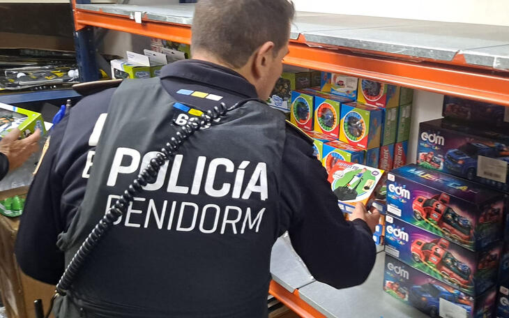 La Policía Local interviene más de 2.100 juguetes por incumplir la normativa de seguridad
