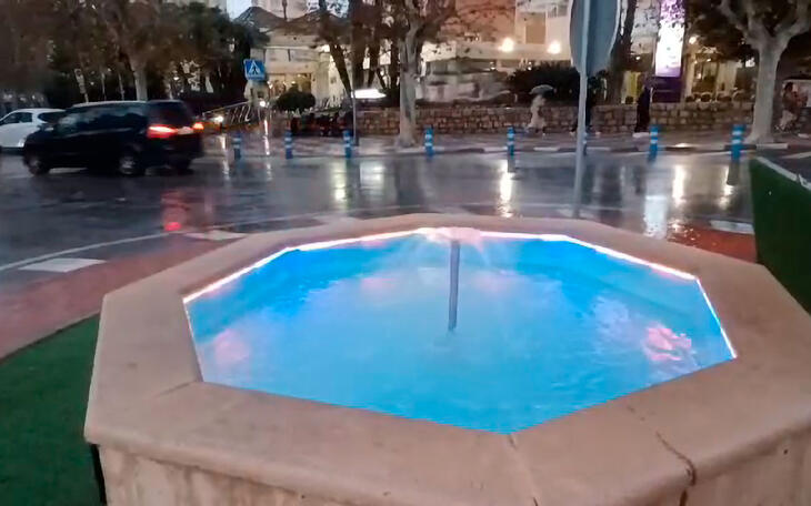 Benidorm ilumina dos fuentes en el Rincón de Loix y el centro para mejorar la estética de la zona