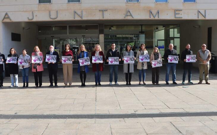 Benidorm expresa su repulsa ante el último asesinato machista cometido en Langreo