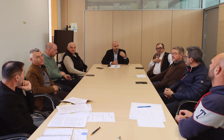 El Ayuntamiento propone al sector reconvertir licencias para ampliar a 25 el número de taxis adaptados