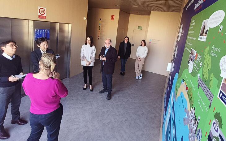 Investigadores de una universidad de Japón se interesan por la gestión del DTI en Benidorm y su conexión con la futura PID