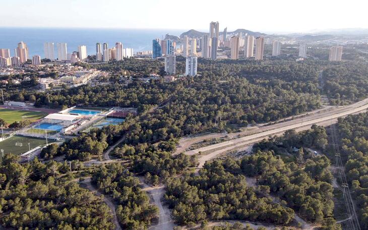 Benidorm contrata durante un año a 20 personas para formarlos en conservación forestal y promoción del deporte 