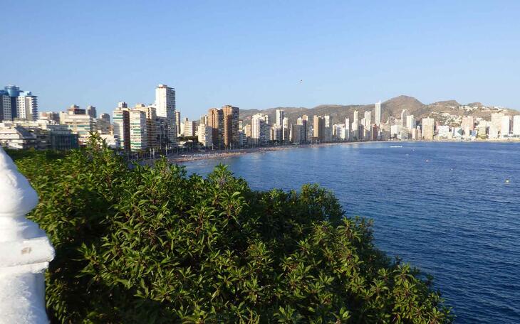 Benidorm medirá su huella hídrica mediante una plataforma que calculará las demandas de agua de los diferentes sectores económicos
