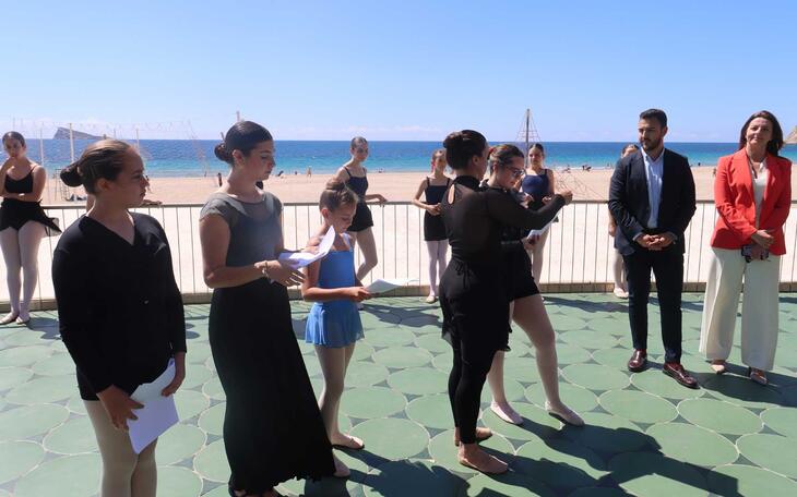 Benidorm celebra el Día Mundial de la Danza con una clase magistral en el Paseo de Poniente 