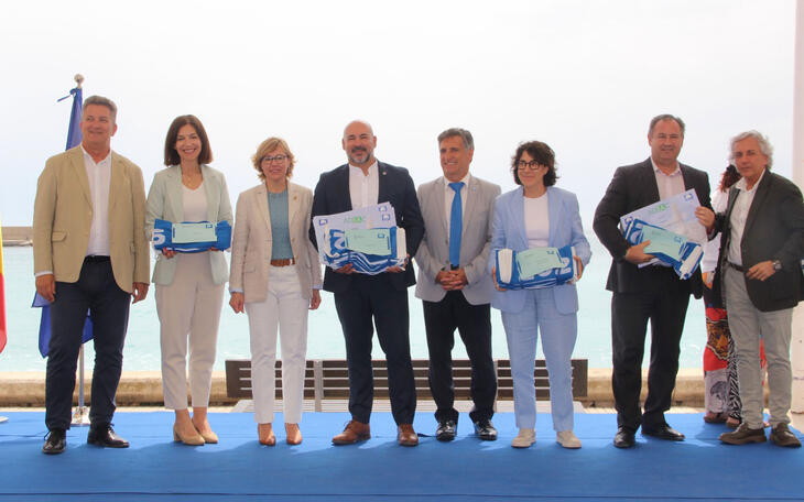 Benidorm recoge sus banderas azules