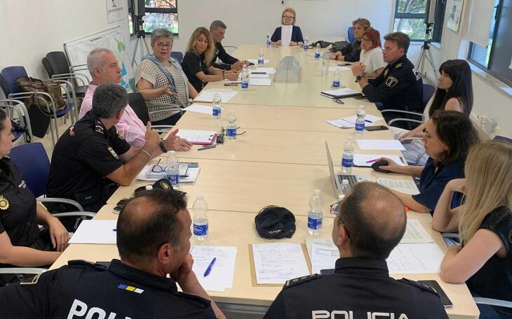 Policía Local y Nacional se reúnen para mejorar la coordinación en la protección a las víctimas de violencia de género 