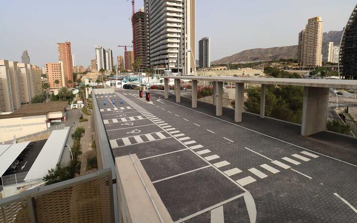 Benidorm ubicará una instalación fotovoltaica en el aparcamiento disuasorio de Poniente para mejorar la eficiencia energética del Ayuntamiento 