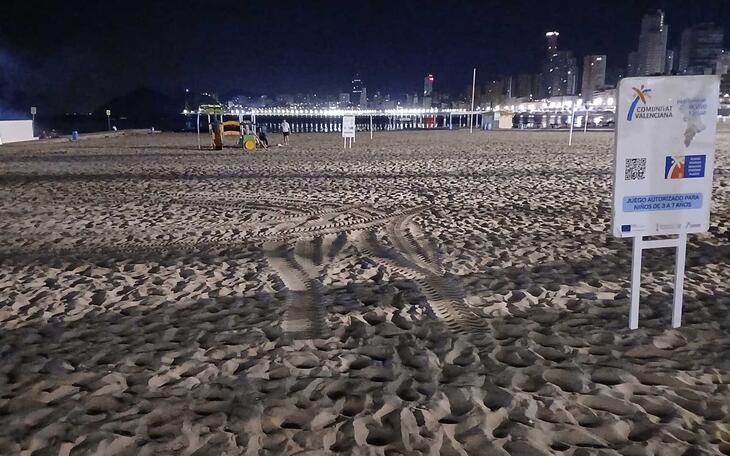 Limpieza en las playas tras la Nit de Sant Joan
