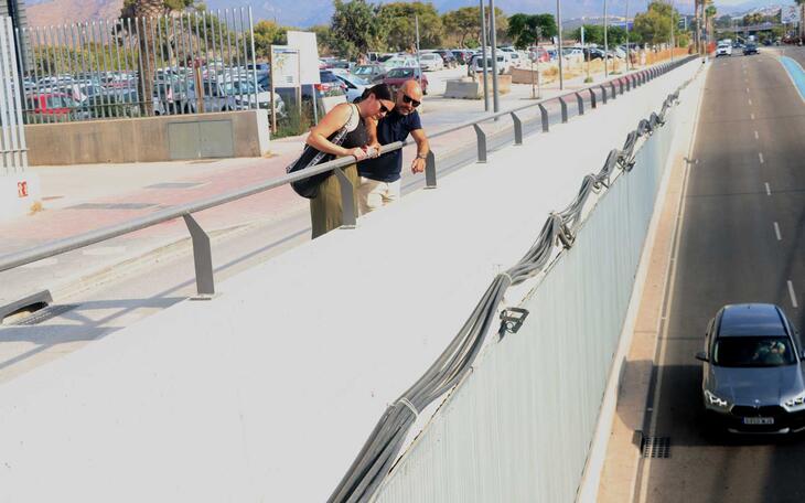 Benidorm inicia esta madrugada la retirada del cableado interior del paso subterráneo de la avenida Beniardá