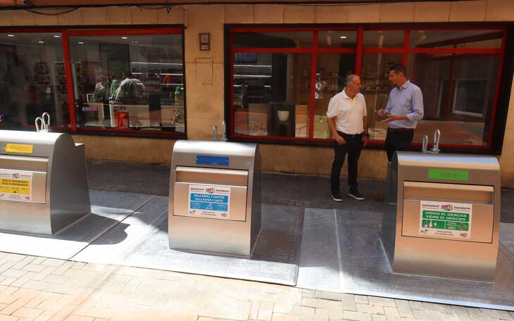 Benidorm renueva los contenedores soterrados de la calle La Parra y aumenta su capacidad de recepción de residuos