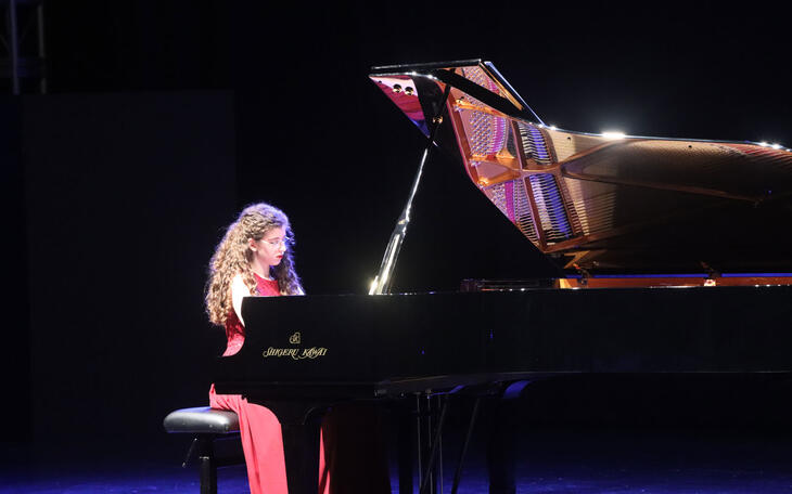 Benidorm inicia el ciclo ‘Clásicos a las 9’ con un espectacular concierto de piano de Carla Román