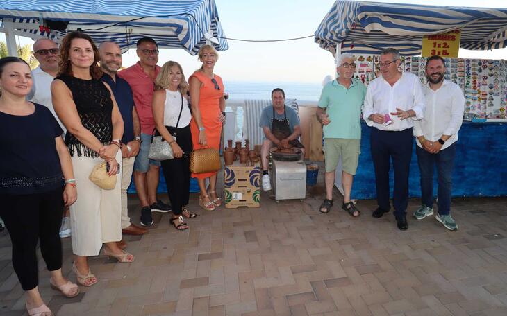 Arranca en Benidorm una nueva edición de Les Nits del Castell con 25 puestos de artesanos y pintores