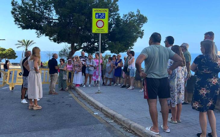 Los vecinos de la calle Sierra Dorada trasladan sus peticiones y sugerencias al Ayuntamiento a través de la campaña ‘A pie de calle’ 