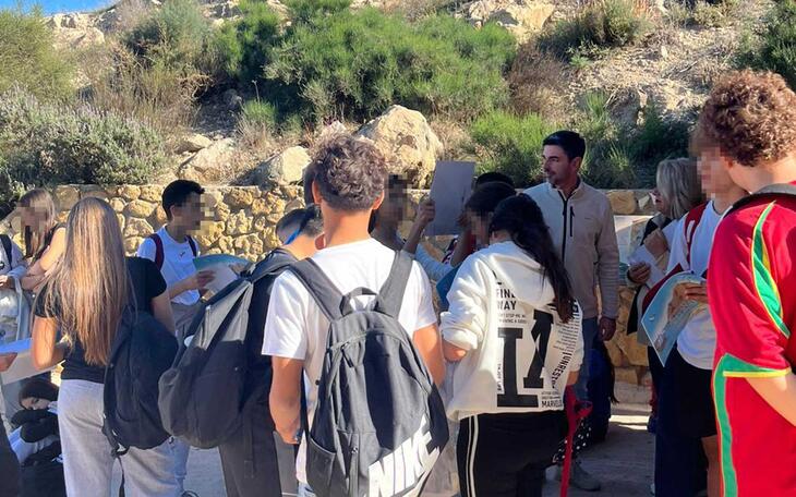 El yacimiento del Tossal de La Cala recibe cerca de 300 visitas de estudiantes durante los meses de octubre y noviembre 