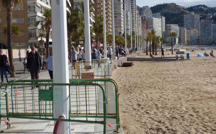 Benidorm incrementará las cámaras de control de aforo de las playas de la segunda fase de la catenaria del Paseo de Levante