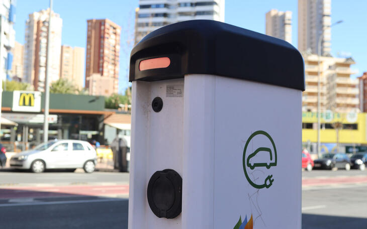Benidorm aprueba el proyecto para la instalación de nuevos puntos de recarga rápida y semirrápida de vehículos eléctricos en Levante