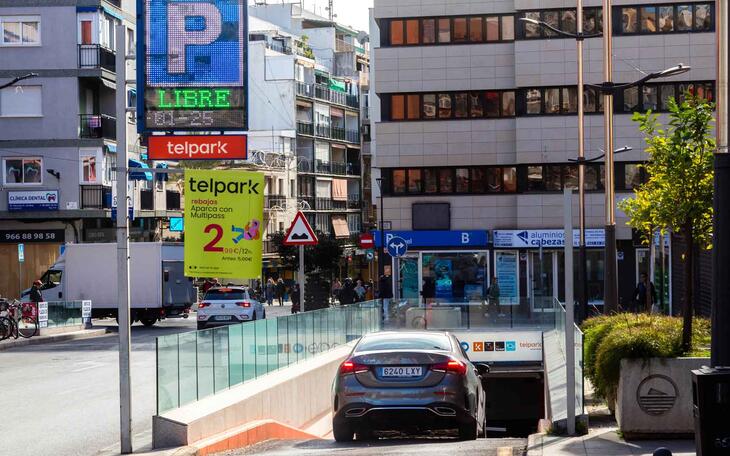 Ayuntamiento y concesionaria lanzan una nueva campaña de descuentos en los parkings de Tomás Ortuño, Mercado y Ametlla del Mar