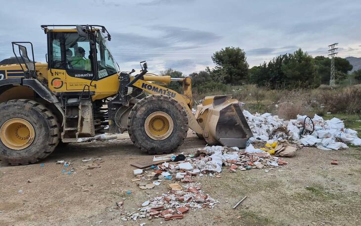 Benidorm lleva a cabo la retirada de enseres y escombros en varias zonas del municipio  
