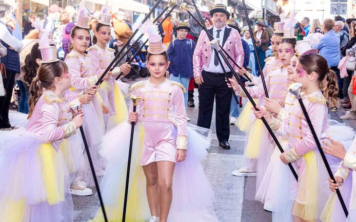 La Reina Infantil, Carmen Guillem i les seues dames al Carnestoltes Infantil.