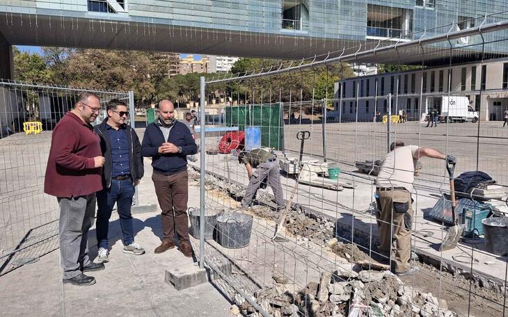 Benidorm ejecuta una obra en la plaza de SS MM los Reyes de España para terminar con las filtraciones de agua al aparcamiento de L’Aigüera