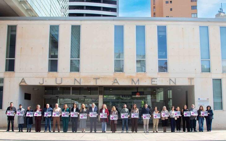 Minuto de silencio en Benidorm para condenar el último crimen machista cometido en la provincia de Burgos 