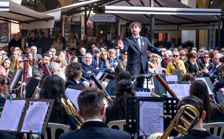 Rafael Gómez Parra dirige a la Banda Sinfómnica de la UMB.