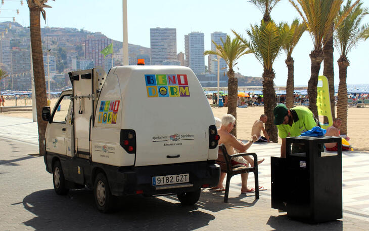 Benidorm refuerza el dispositivo de limpieza viaria y recogida de residuos con 54 operarios más durante la Semana Santa
