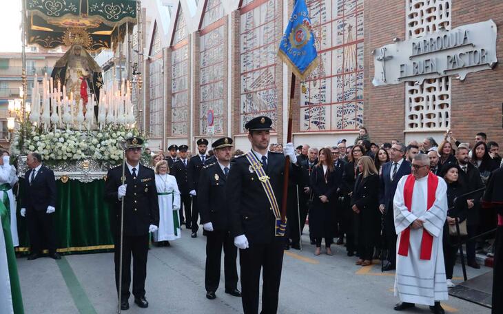 Centenares de vecinos y turistas salen a la calle en la procesión de Nuestra Señora de la Esperanza y Nuestro Padre Jesús de la Salud y la Humildad 