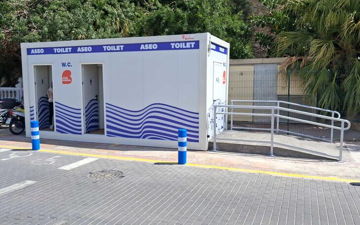 Benidorm estrena nuevos aseos públicos en el Paseo de Colón y pone a punto el resto de módulos que dan servicio a las playas