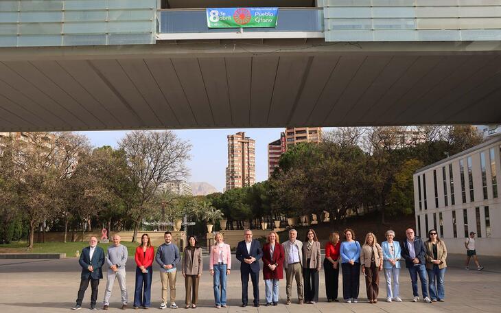 El programa de apoyo escolar para estudiantes de etnia gitana en Benidorm supera la decena de alumnos en su primer mes